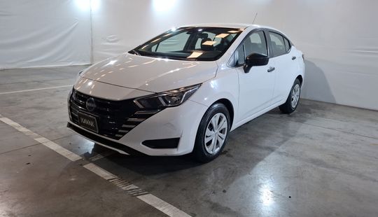 Nissan • Versa