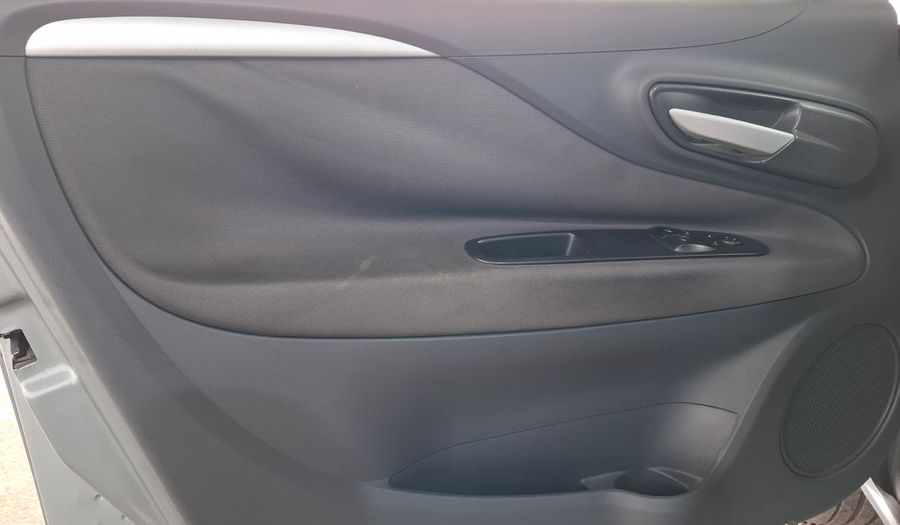 Fiat Punto 1.6 16V ESSENCE 5P Hatchback 2013
