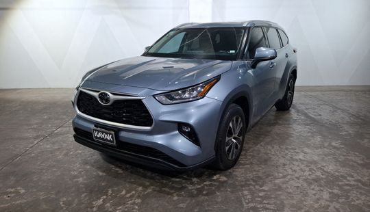 Toyota • Highlander