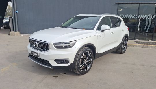 Volvo • XC40