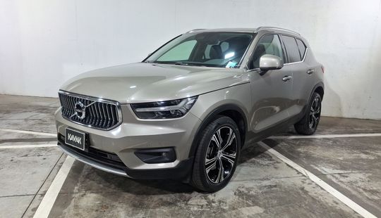 Volvo • XC40