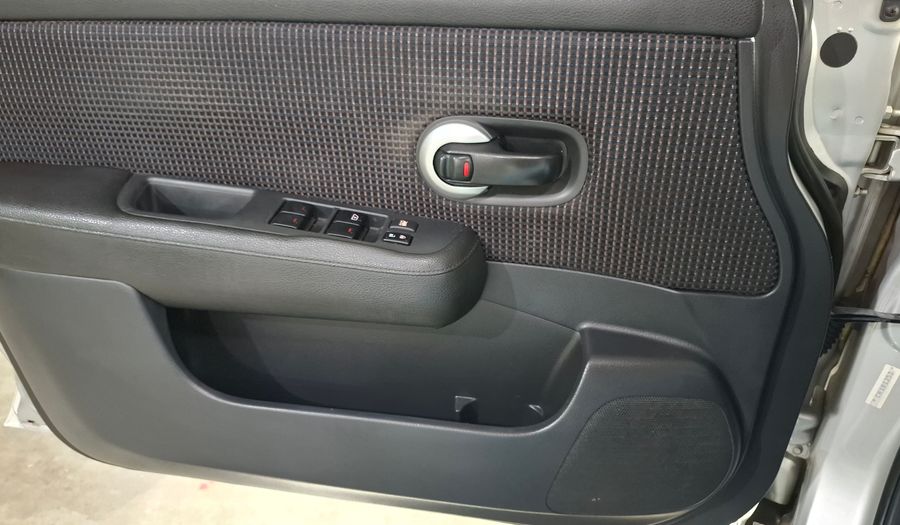 Nissan Tiida 1.8 ACENTA Hatchback 2011