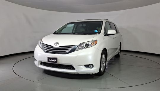 Toyota • Sienna
