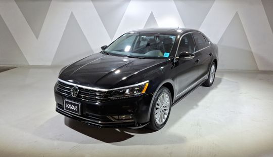Volkswagen • Passat