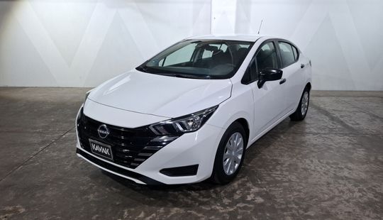 Nissan • Versa