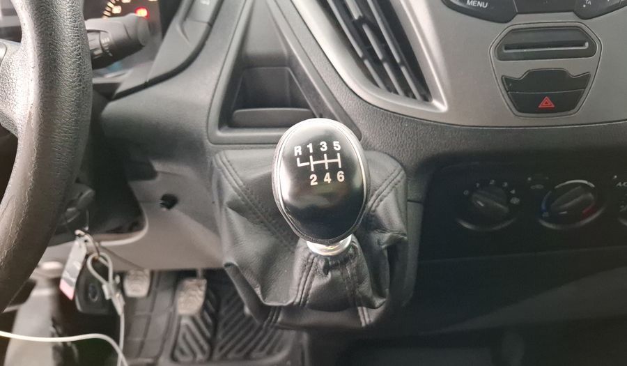 Ford Transit 2.2 DIESEL VAN CORTA AA Van 2020