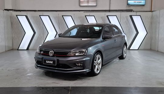 Volkswagen • Vento