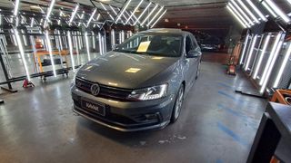Volkswagen • Vento
