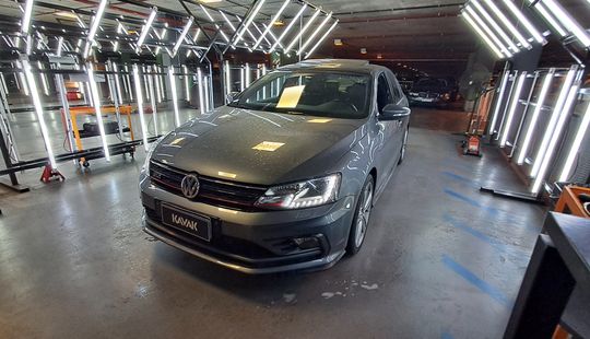 Volkswagen • Vento