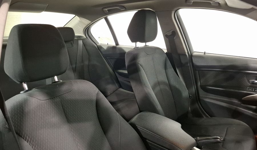 Bmw Serie 3 2.0 320IA Sedan 2014