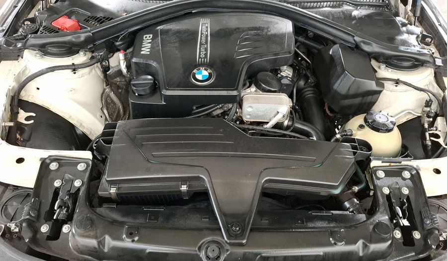 Bmw Serie 3 2.0 320IA Sedan 2014