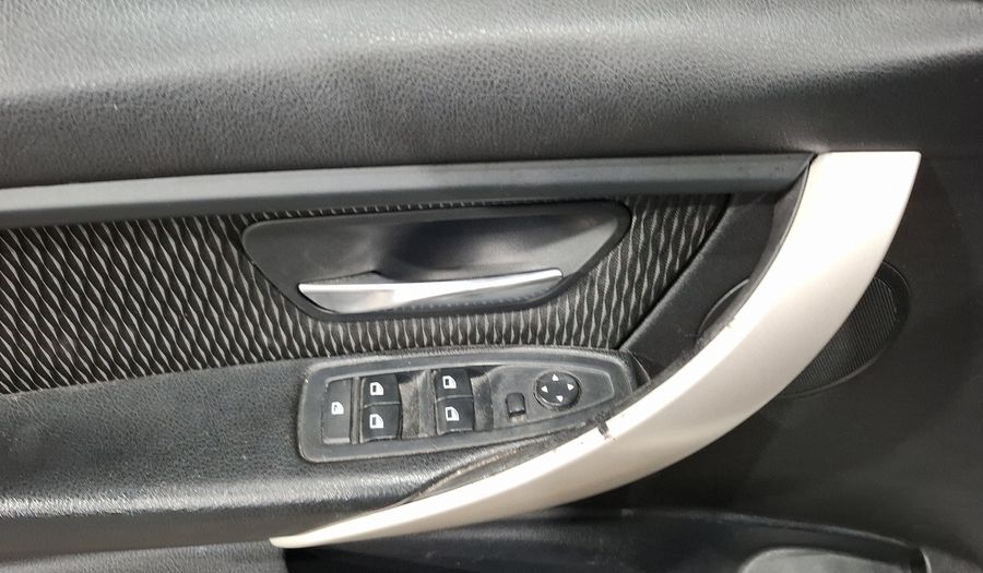 Bmw Serie 3 2.0 320IA Sedan 2014