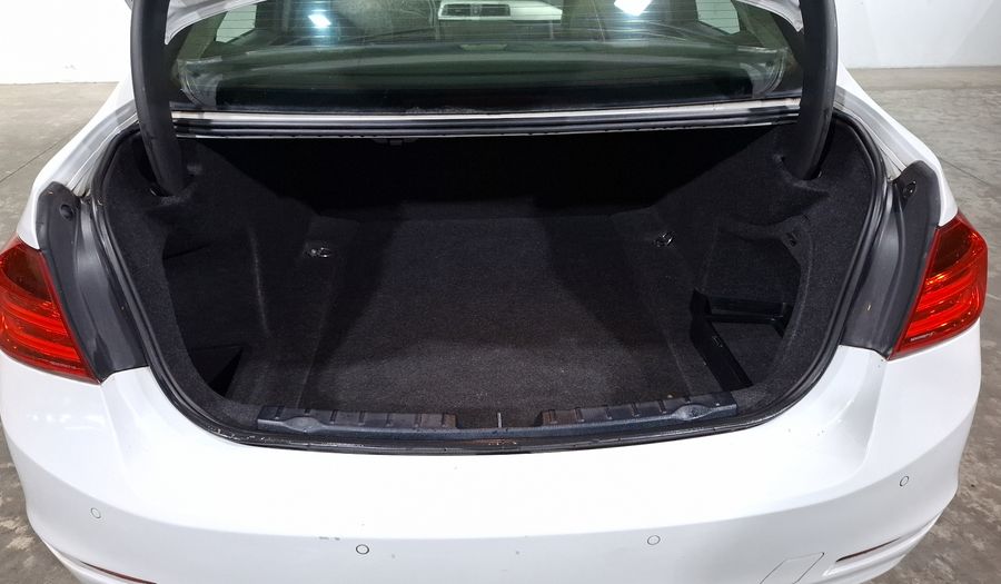 Bmw Serie 3 2.0 320IA Sedan 2014