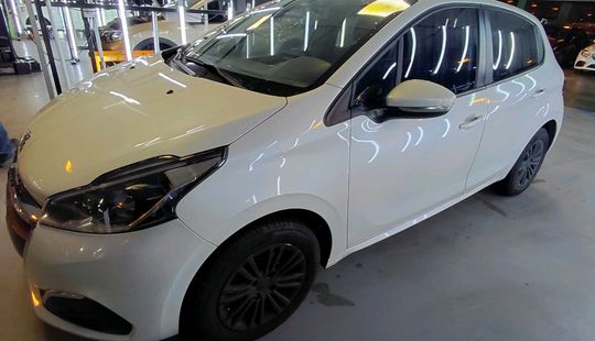 Peugeot • 208