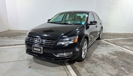 Volkswagen • Passat