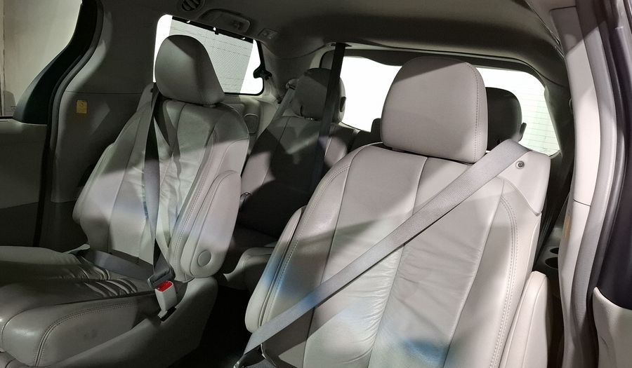 Toyota Sienna 3.5 XLE PIEL AT Minivan 2011