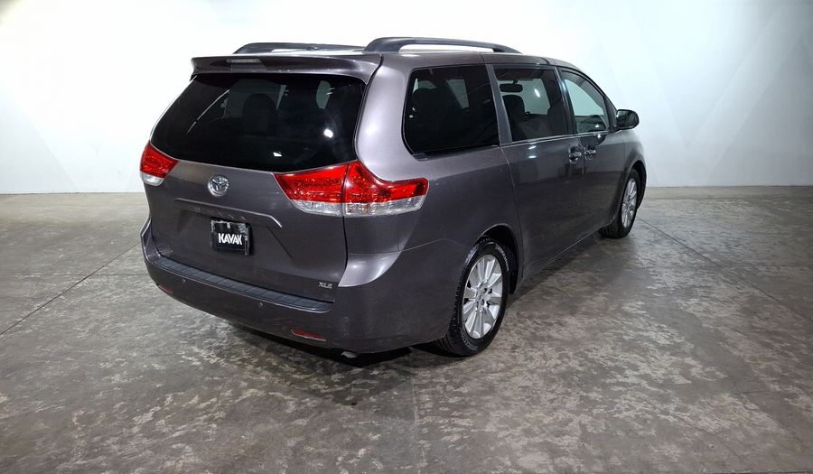 Toyota Sienna 3.5 XLE PIEL AT Minivan 2011