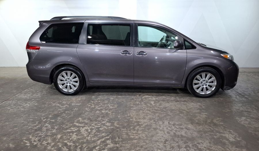 Toyota Sienna 3.5 XLE PIEL AT Minivan 2011
