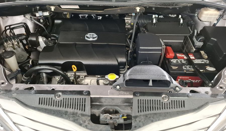 Toyota Sienna 3.5 XLE PIEL AT Minivan 2011