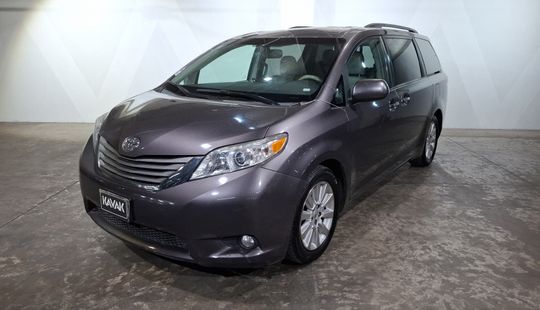 Toyota • Sienna