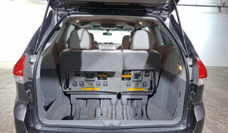 Toyota Sienna 3.5 XLE PIEL AT Minivan 2011