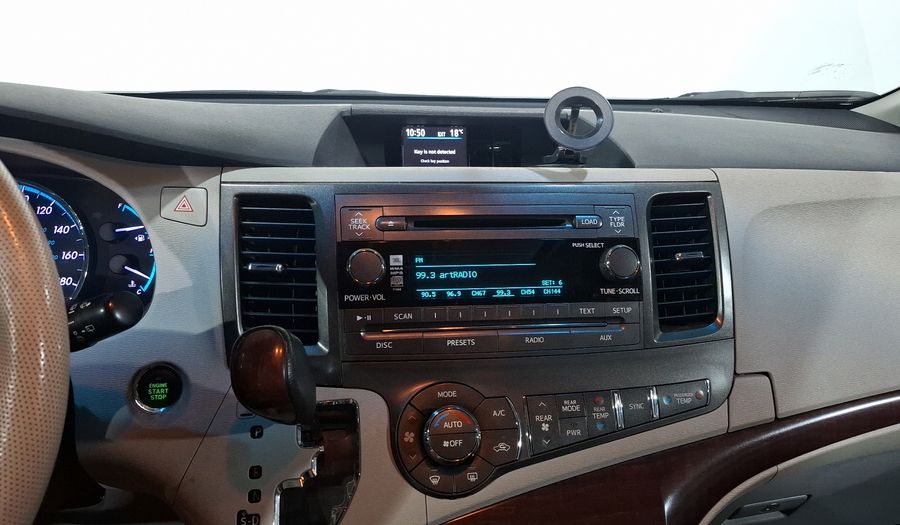 Toyota Sienna 3.5 XLE PIEL AT Minivan 2011