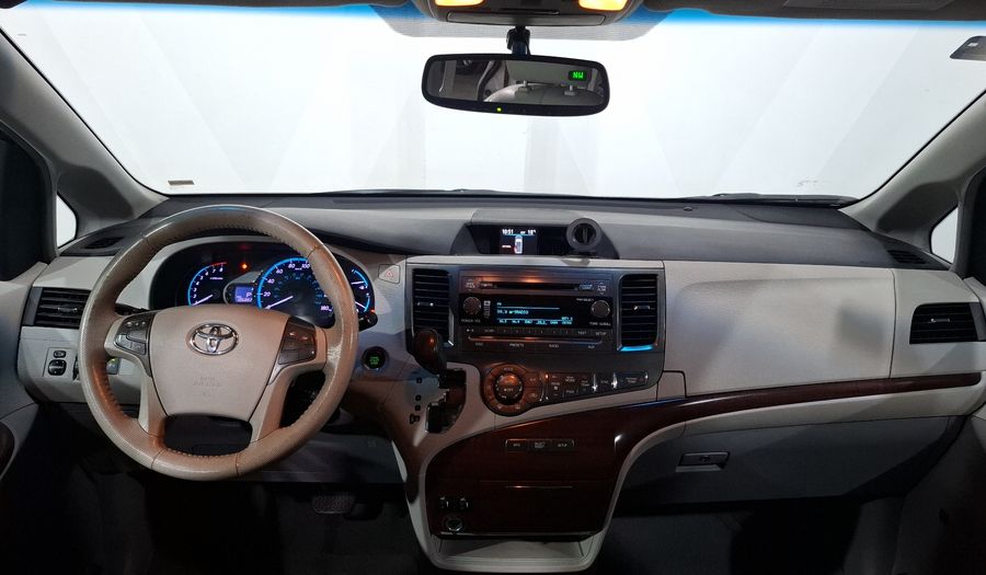 Toyota Sienna 3.5 XLE PIEL AT Minivan 2011
