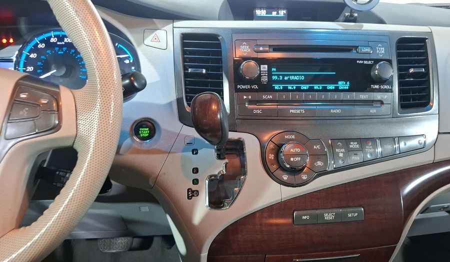 Toyota Sienna 3.5 XLE PIEL AT Minivan 2011