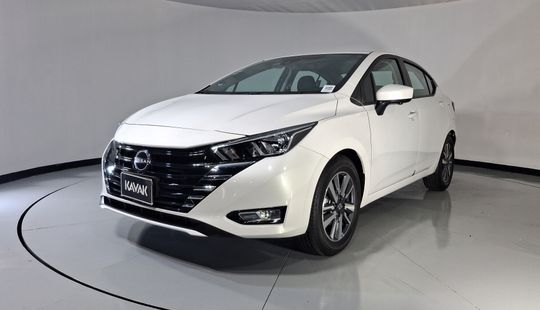 Nissan • Versa