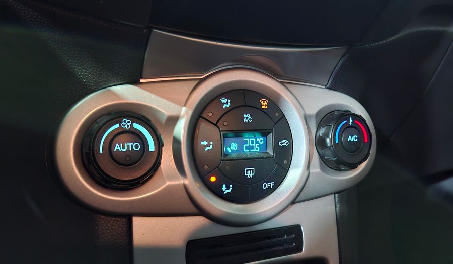 Ford Fiesta Kinetic Design 1.6 SE PLUS Hatchback 2018