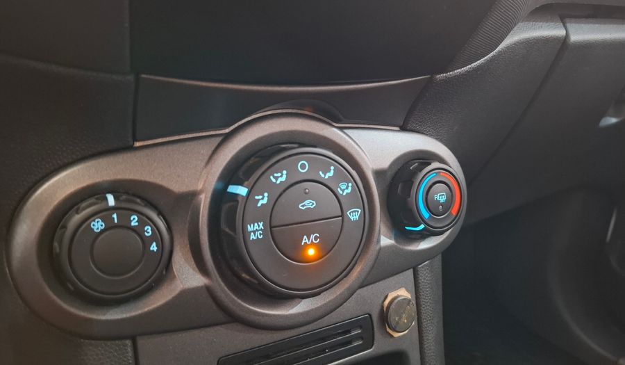 Ford Fiesta Kinetic Design 1.6 S Hatchback 2016