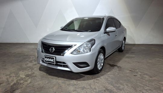 Nissan • Versa