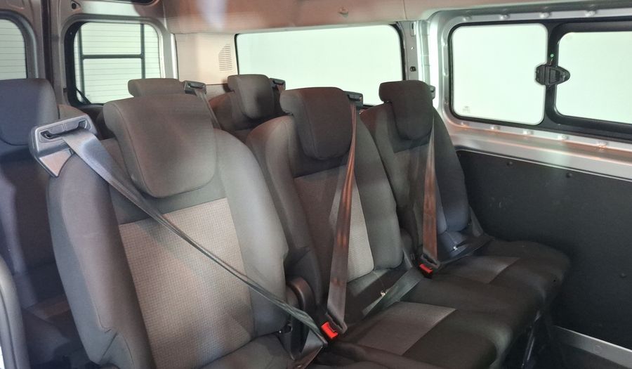 Ford Transit 2.2 DIESEL 9 PASAJEROS LARGA Van 2021