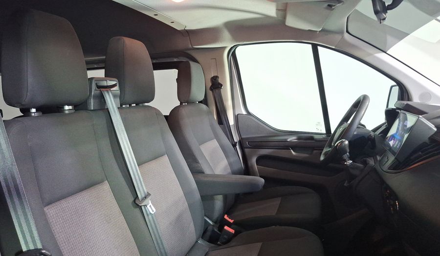 Ford Transit 2.2 DIESEL 9 PASAJEROS LARGA Van 2021