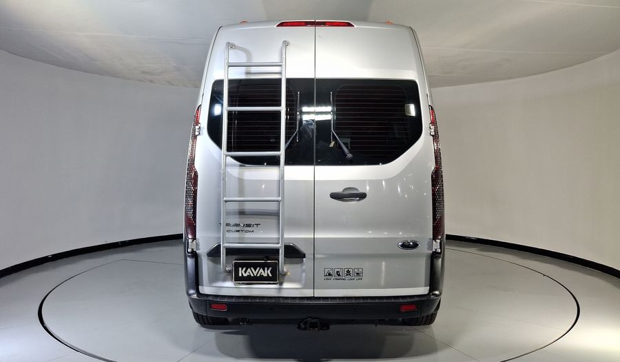 Ford Transit 2.2 DIESEL 9 PASAJEROS LARGA Van 2021