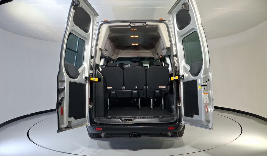 Ford Transit 2.2 DIESEL 9 PASAJEROS LARGA Van 2021