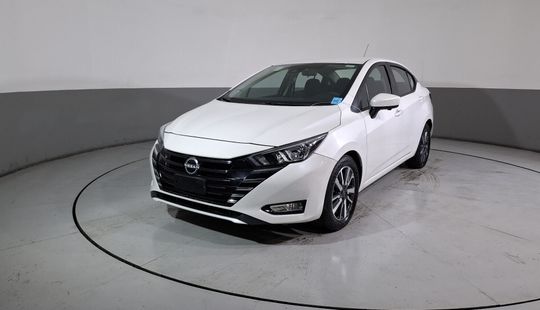 Nissan • Versa