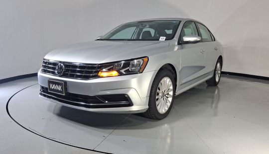Volkswagen • Passat