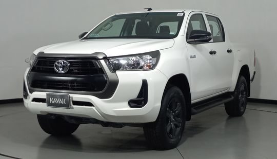 Toyota • Hilux