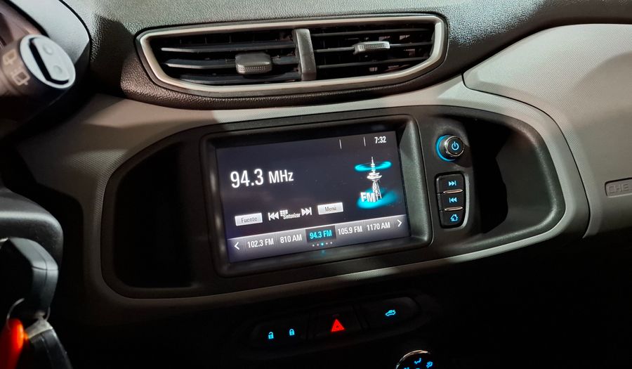 Chevrolet Onix 1.4 LT Hatchback 2017