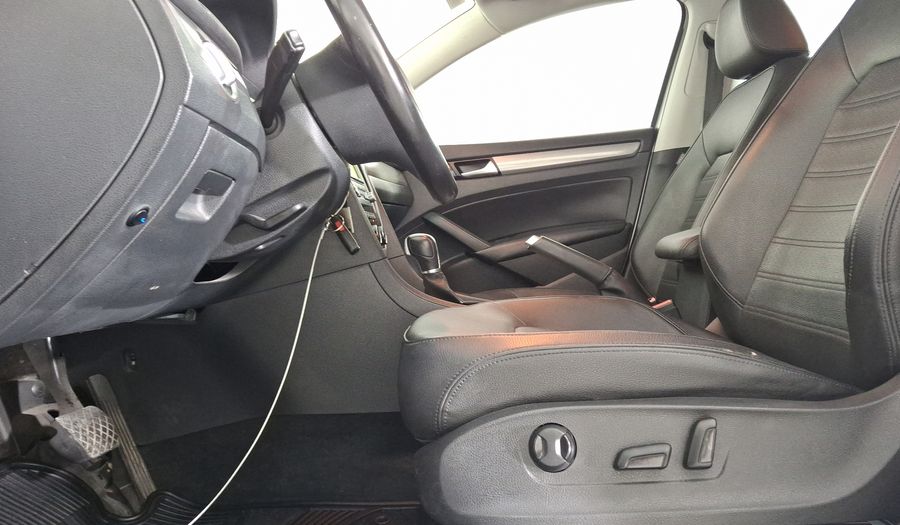 Volkswagen Passat 2.5 SPORTLINE TIPTRONIC Sedan 2015