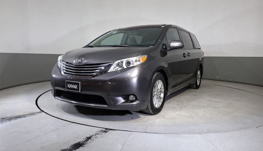 Toyota • Sienna