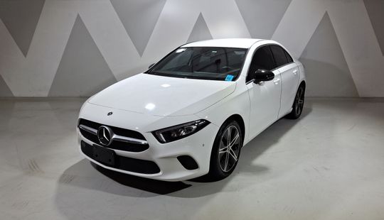 Mercedes Benz • Clase A