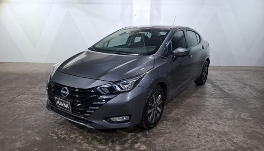 Nissan • Versa