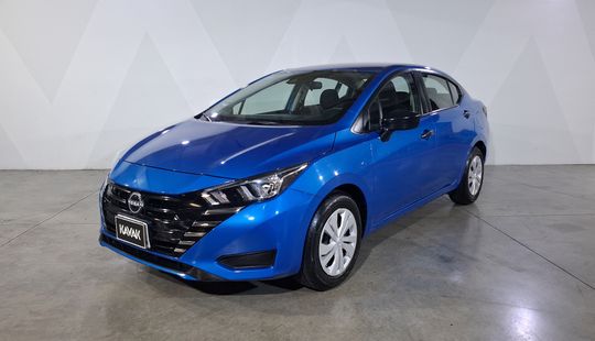 Nissan • Versa