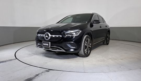 Mercedes Benz • Clase GLA