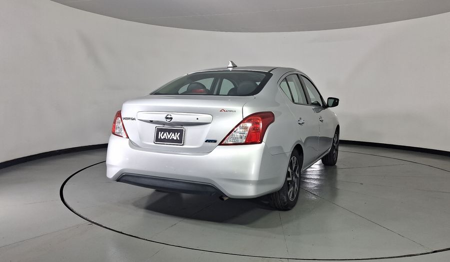 Nissan Versa 1.6 EXCLUSIVE TA AC Sedan 2015