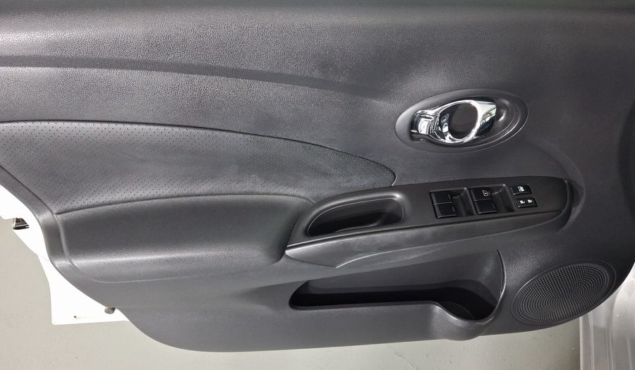 Nissan Versa 1.6 EXCLUSIVE TA AC Sedan 2015