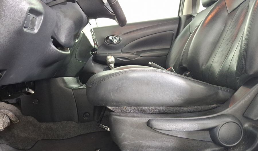 Nissan Versa 1.6 EXCLUSIVE TA AC Sedan 2015