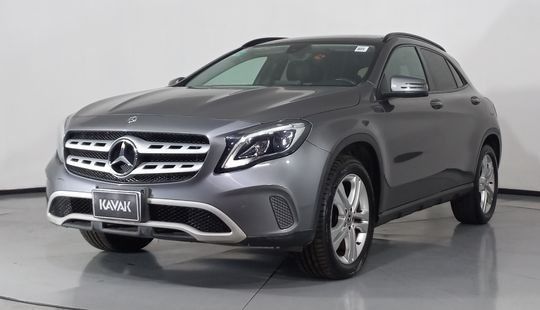 Mercedes Benz • Clase GLA